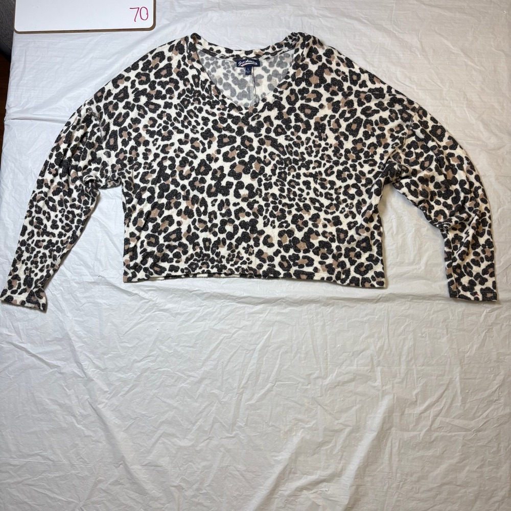 Freshman 1996 Leopard Print V Neck Long Sleeve Cropped Pullover Top Women's L